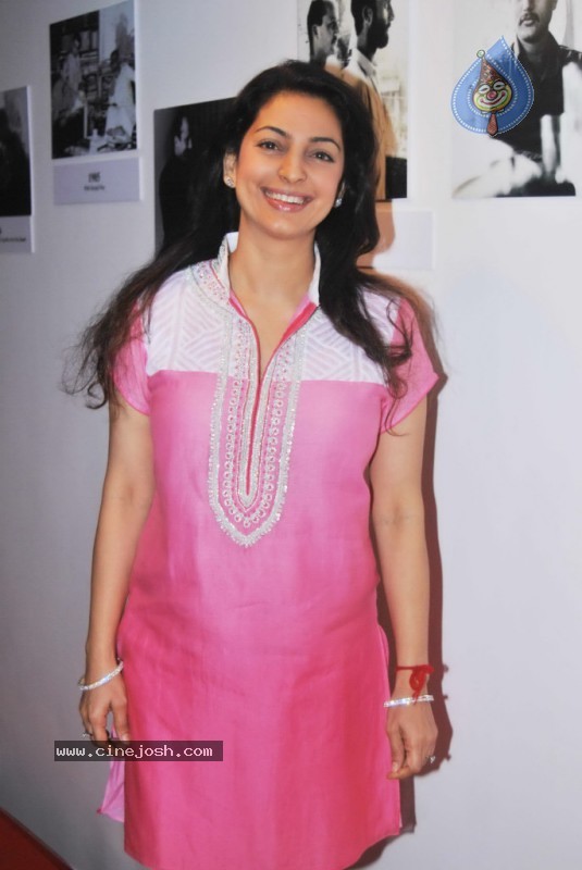 Bolly Celebs at Anupam Kher Art Exhibition Launch - 56 / 65 photos