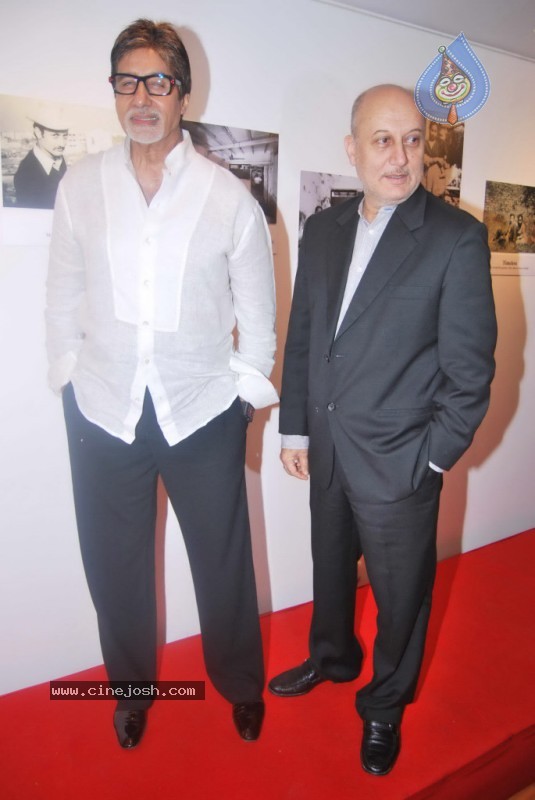 Bolly Celebs at Anupam Kher Art Exhibition Launch - 57 / 65 photos
