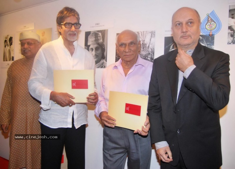 Bolly Celebs at Anupam Kher Art Exhibition Launch - 58 / 65 photos