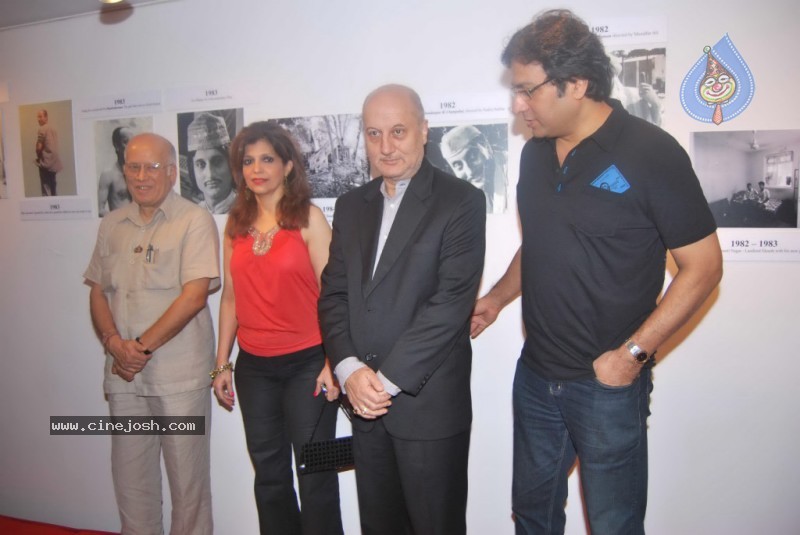 Bolly Celebs at Anupam Kher Art Exhibition Launch - 63 / 65 photos