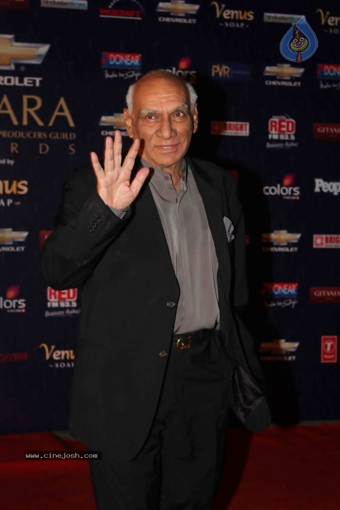 Bolly Celebs at Apsara Awards- 02 - 71 / 104 photos