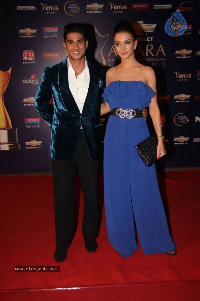 Bolly Celebs at Apsara Awards- 02 - 72 / 104 photos