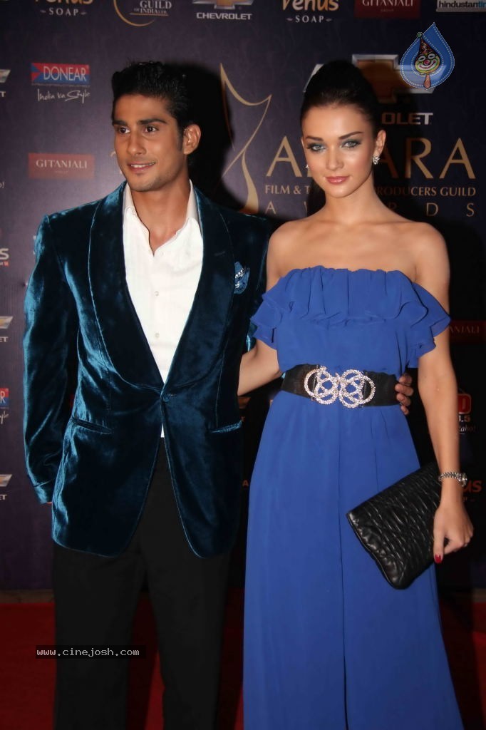 Bolly Celebs at Apsara Awards- 02 - 75 / 104 photos