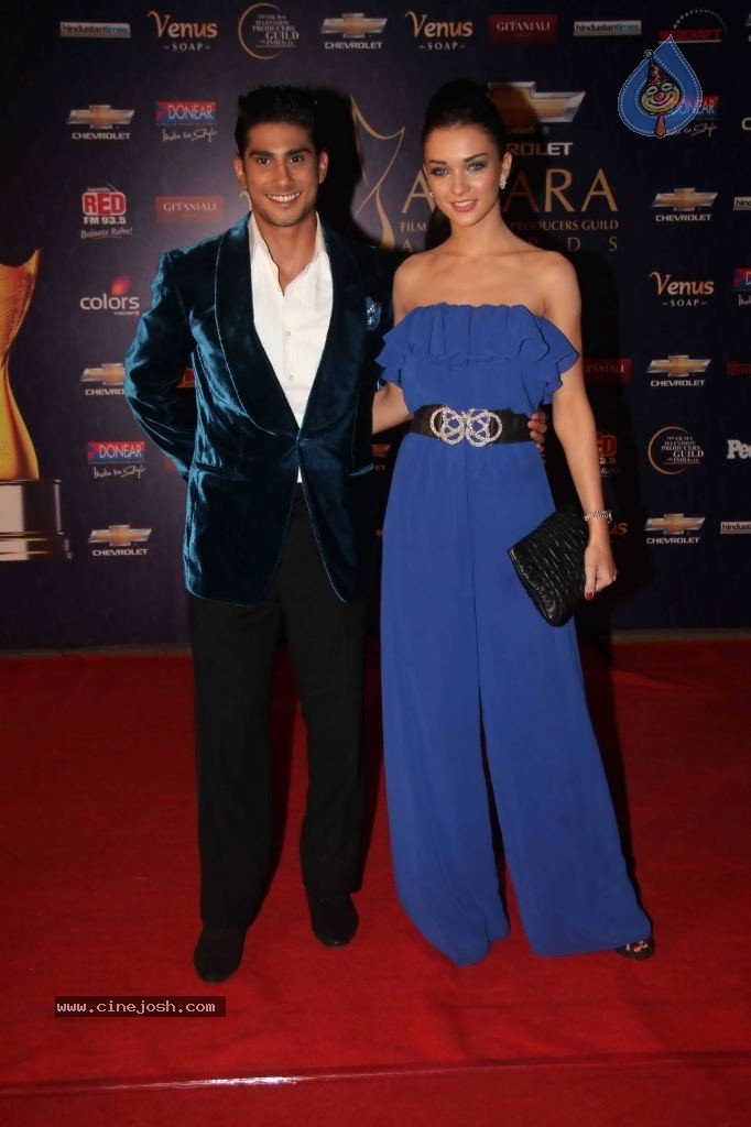 Bolly Celebs at Apsara Awards- 02 - 87 / 104 photos