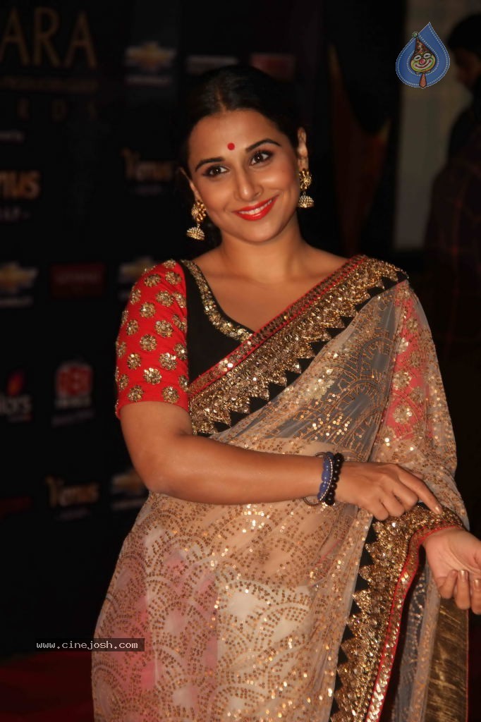 Bolly Celebs at Apsara Awards- 01 - 28 / 100 photos