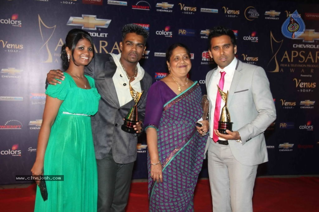 Bolly Celebs at Apsara Awards- 01 - 30 / 100 photos