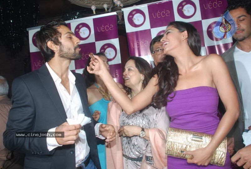 Bolly Celebs at Ashmit Patel Bday Bash - 80 / 175 photos