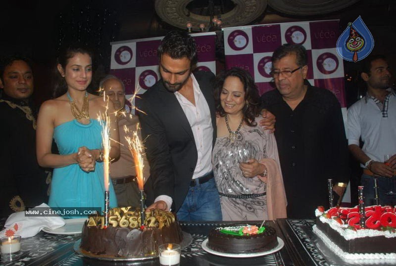 Bolly Celebs at Ashmit Patel Bday Bash - 169 / 175 photos