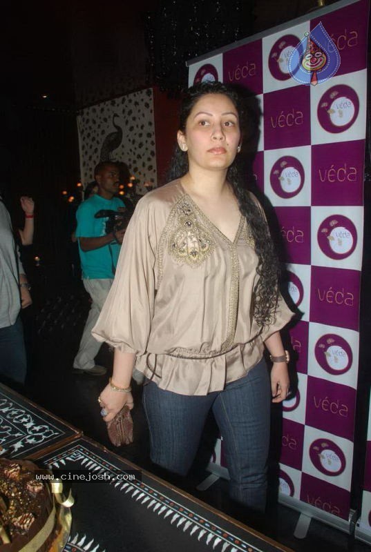 Bolly Celebs at Ashmit Patel Bday Bash - 171 / 175 photos