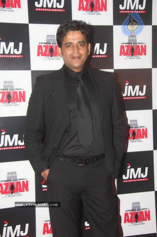 Bolly Celebs at Azaan Premiere - 36 / 43 photos