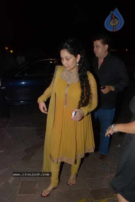 Bolly Celebs at Baba Dewan Bday Bash - 32 / 58 photos