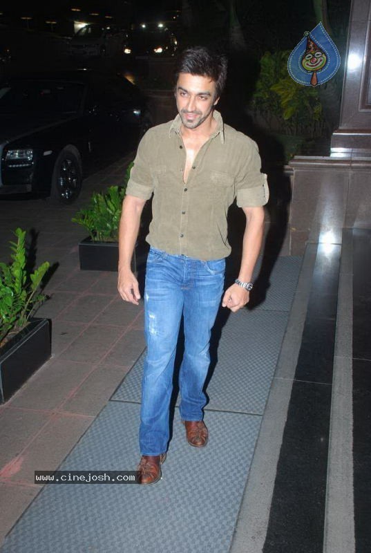 Bolly Celebs at Baba Dewan Bday Bash - 36 / 58 photos