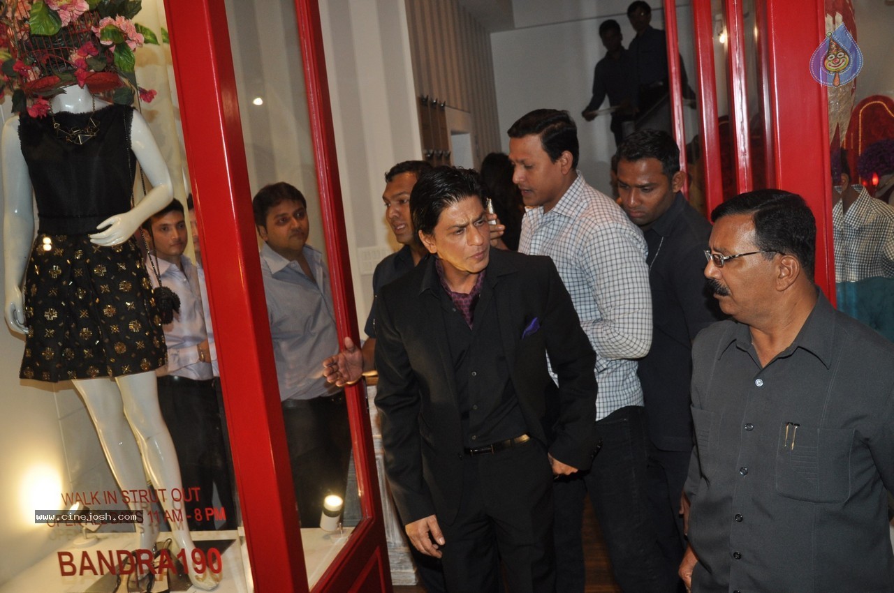 Bolly Celebs at BANDRA 190 Store Launch - 24 / 40 photos