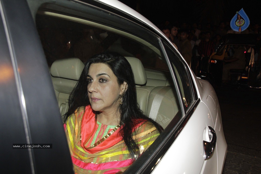 Bolly Celebs at Big B Diwali Party - 2 / 133 photos