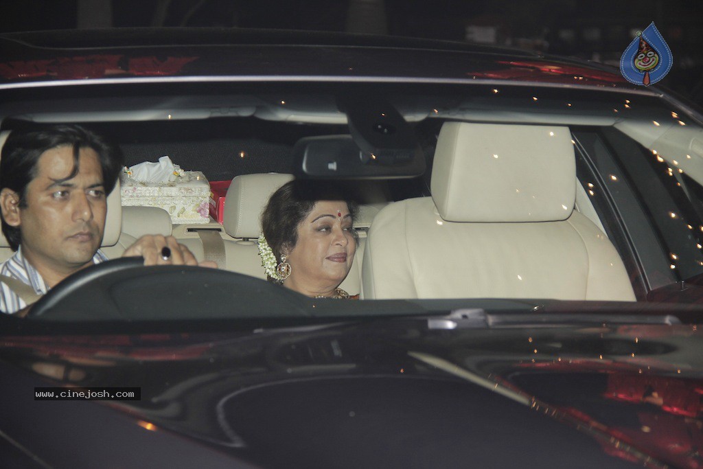 Bolly Celebs at Big B Diwali Party - 5 / 133 photos