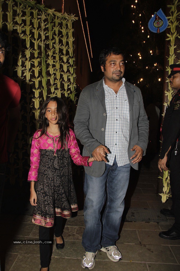 Bolly Celebs at Big B Diwali Party - 15 / 133 photos