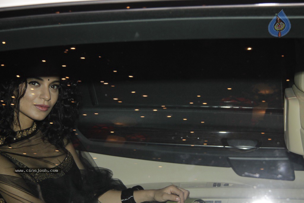 Bolly Celebs at Big B Diwali Party - 18 / 133 photos