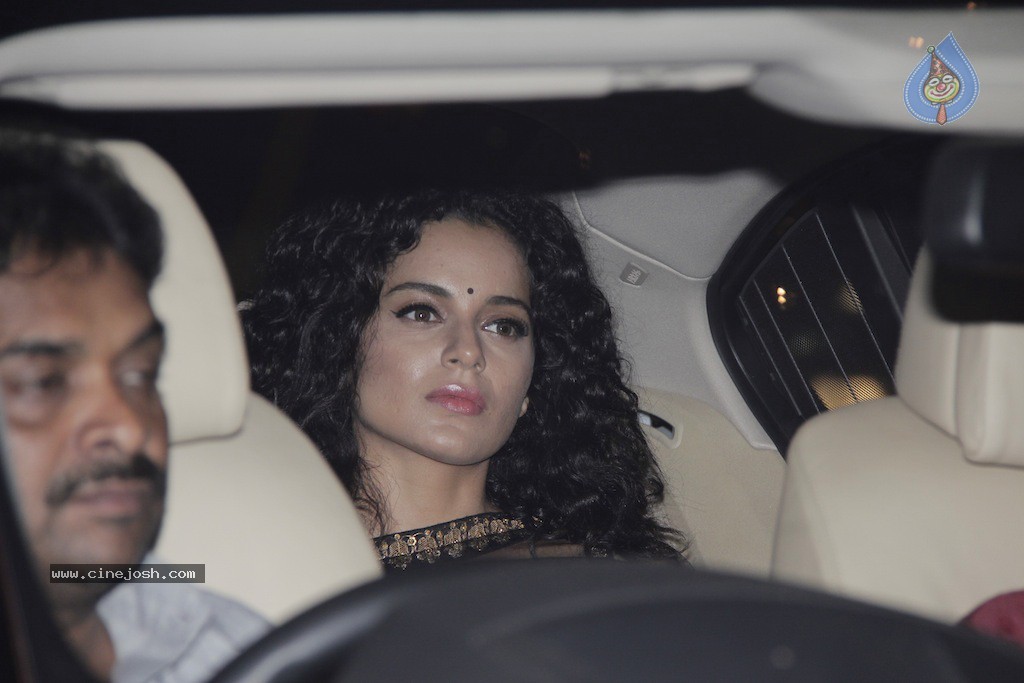 Bolly Celebs at Big B Diwali Party - 24 / 133 photos