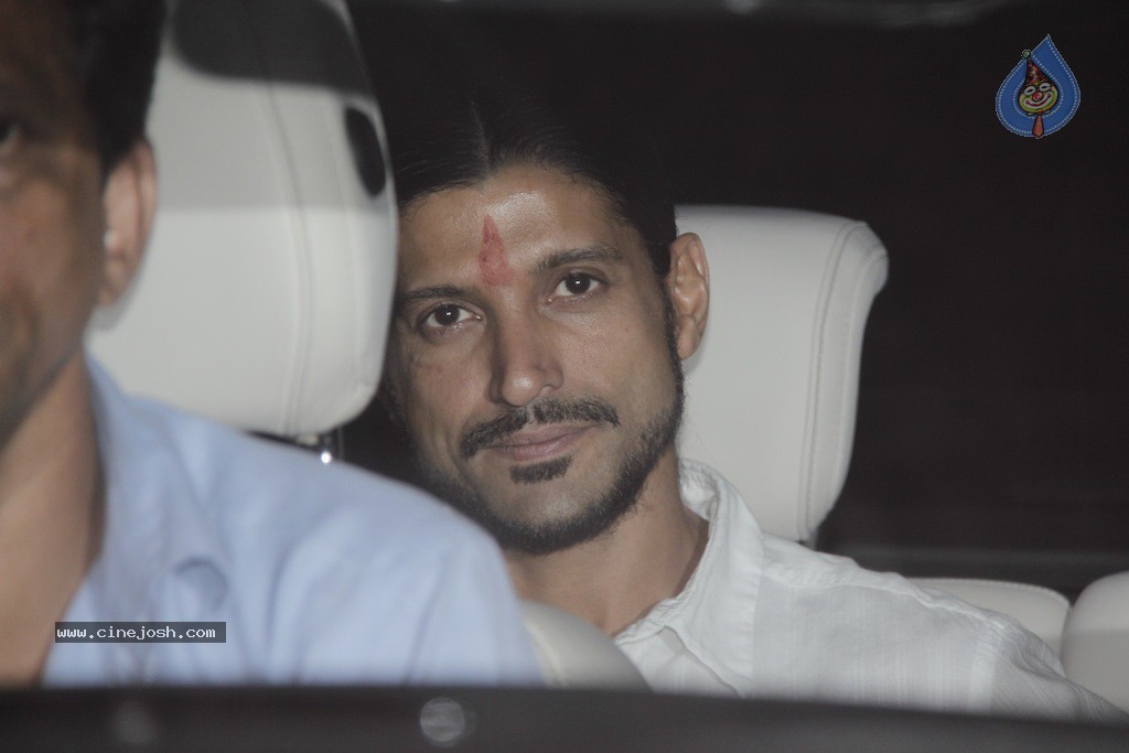 Bolly Celebs at Big B Diwali Party - 29 / 133 photos