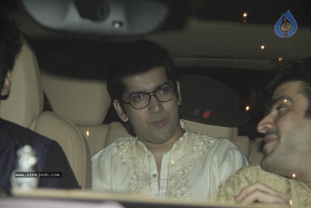 Bolly Celebs at Big B Diwali Party - 30 / 133 photos