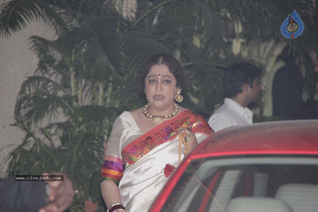 Bolly Celebs at Big B Diwali Party - 31 / 133 photos