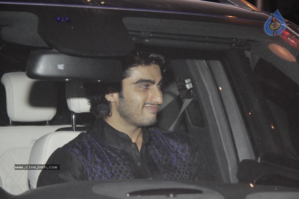 Bolly Celebs at Big B Diwali Party - 32 / 133 photos