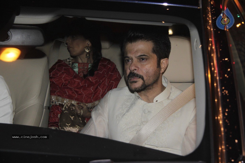 Bolly Celebs at Big B Diwali Party - 34 / 133 photos