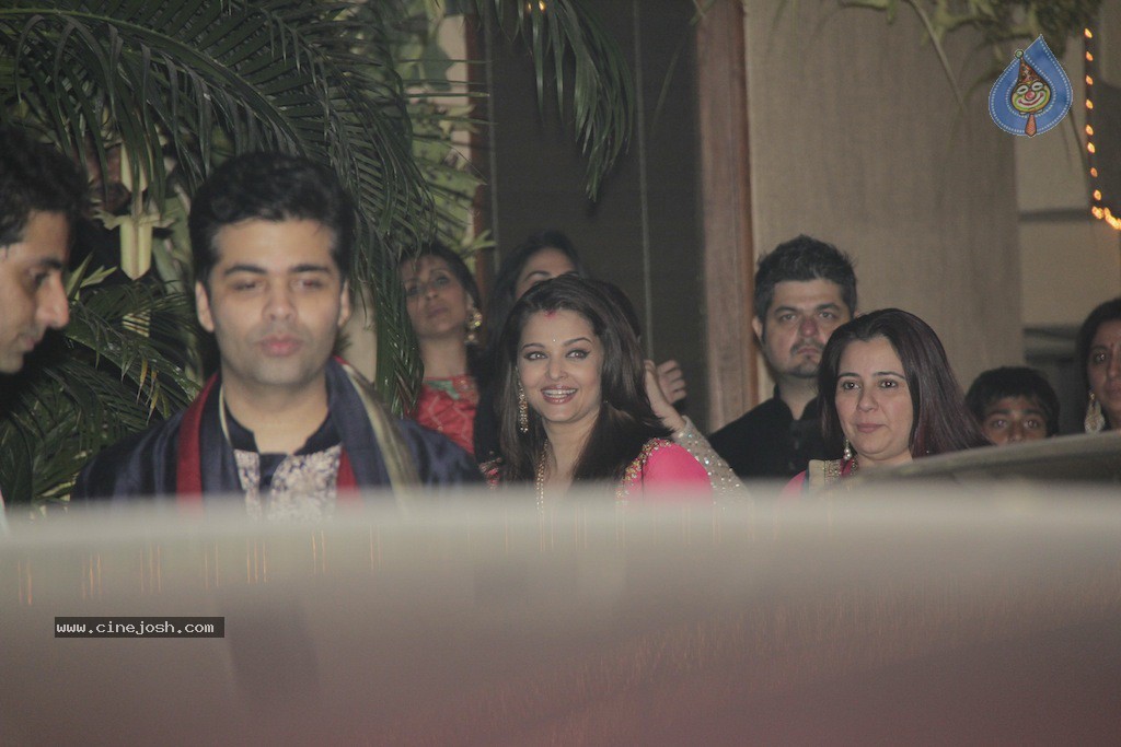 Bolly Celebs at Big B Diwali Party - 38 / 133 photos