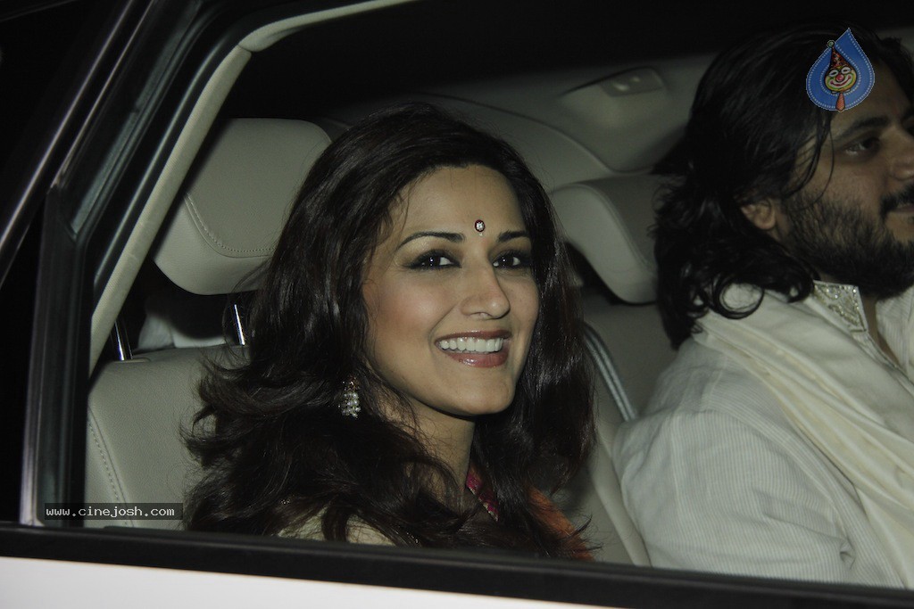Bolly Celebs at Big B Diwali Party - 46 / 133 photos