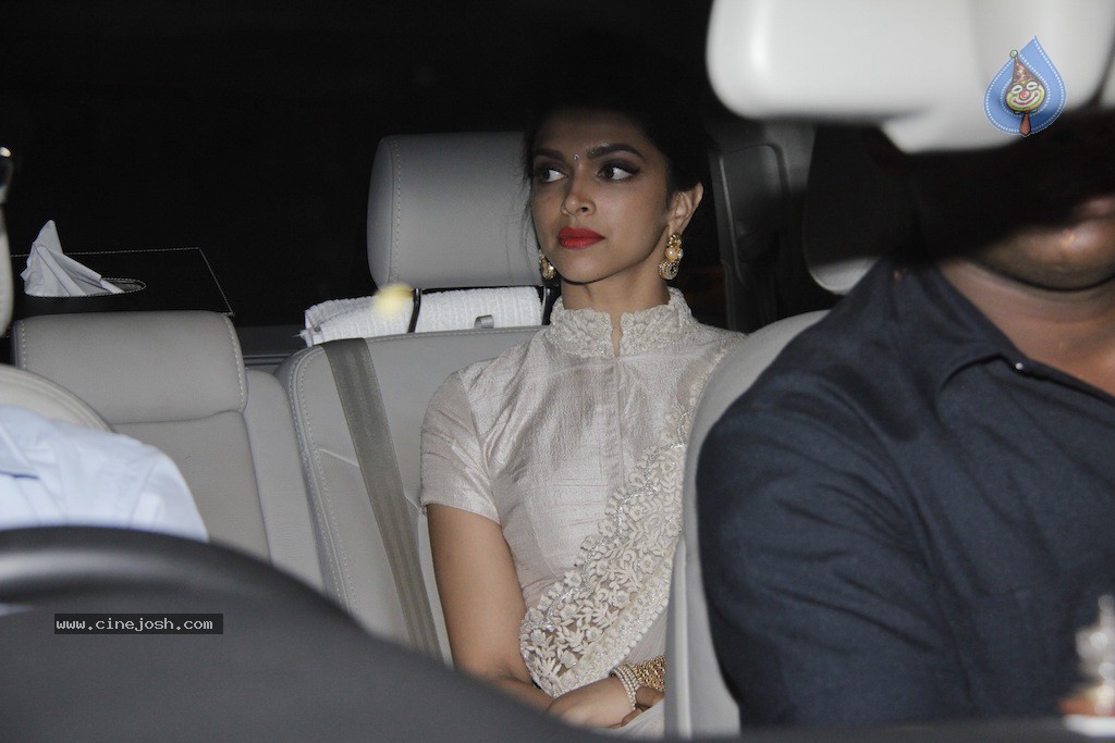 Bolly Celebs at Big B Diwali Party - 47 / 133 photos