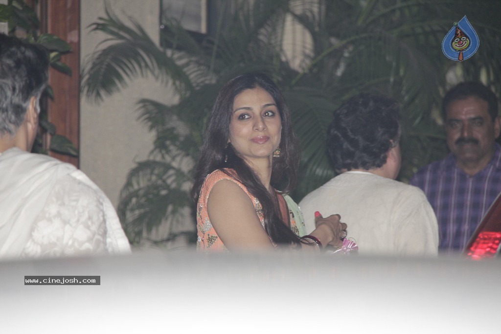 Bolly Celebs at Big B Diwali Party - 49 / 133 photos