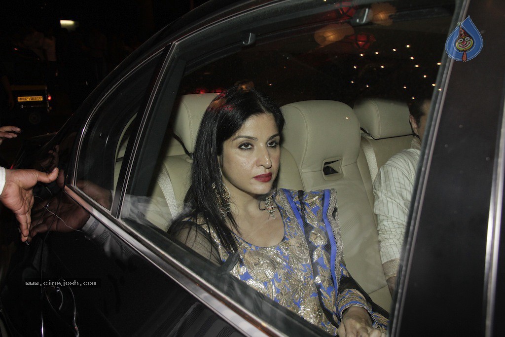 Bolly Celebs at Big B Diwali Party - 50 / 133 photos