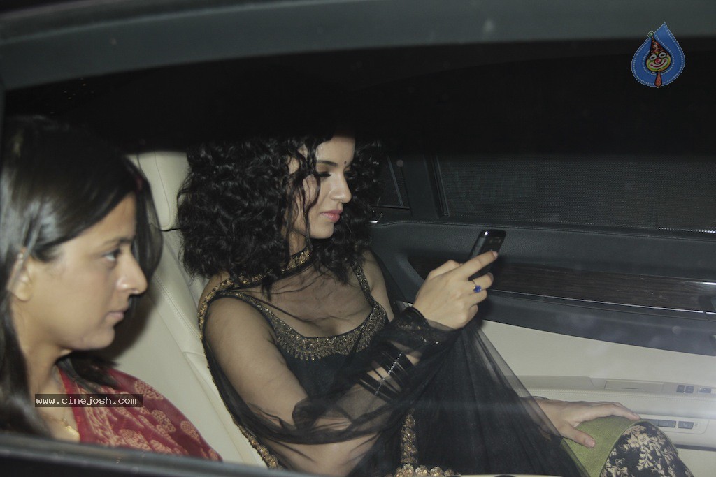 Bolly Celebs at Big B Diwali Party - 51 / 133 photos