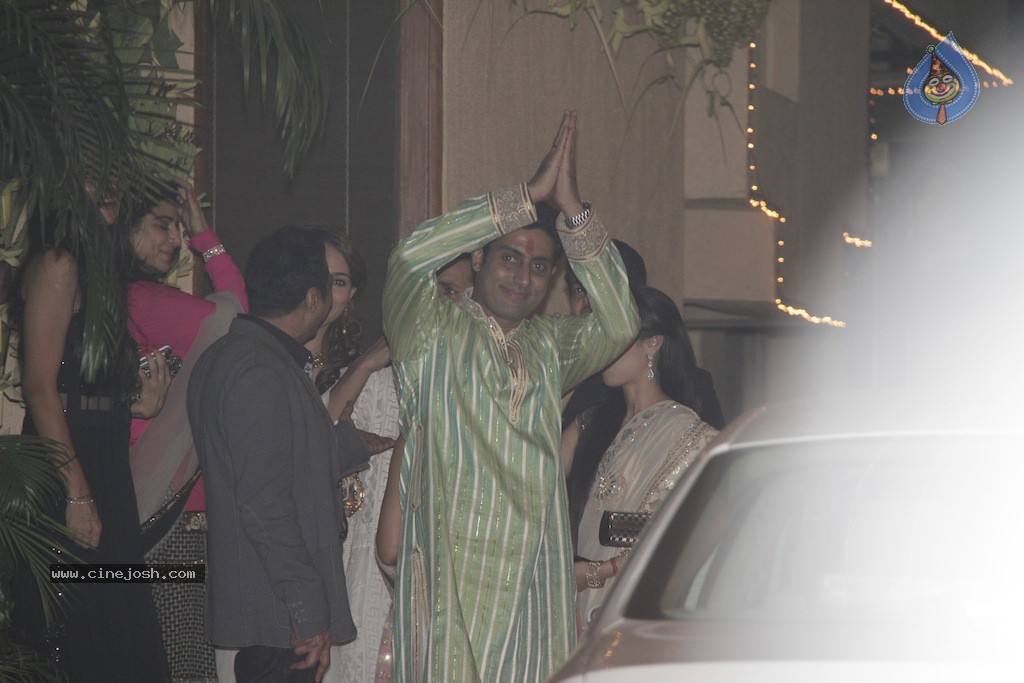 Bolly Celebs at Big B Diwali Party - 54 / 133 photos