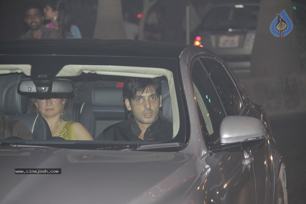 Bolly Celebs at Big B Diwali Party - 58 / 133 photos