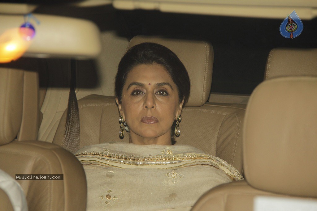 Bolly Celebs at Big B Diwali Party - 63 / 133 photos