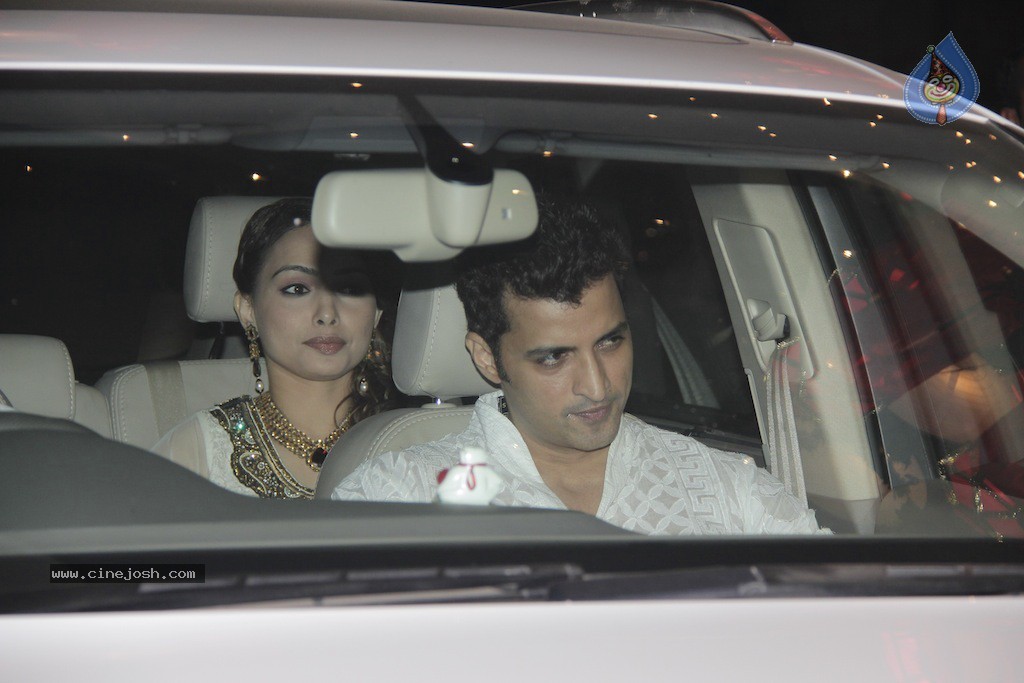Bolly Celebs at Big B Diwali Party - 65 / 133 photos