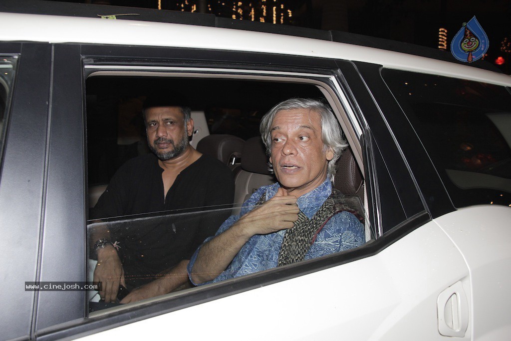 Bolly Celebs at Big B Diwali Party - 70 / 133 photos