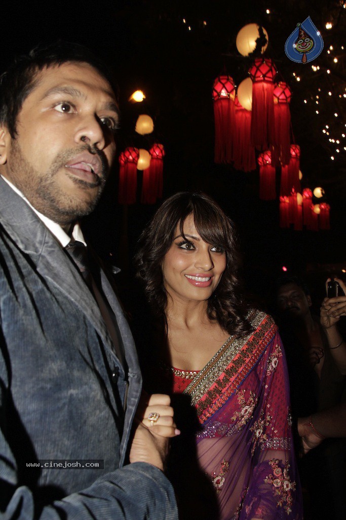 Bolly Celebs at Big B Diwali Party - 74 / 133 photos