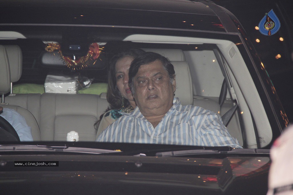 Bolly Celebs at Big B Diwali Party - 75 / 133 photos