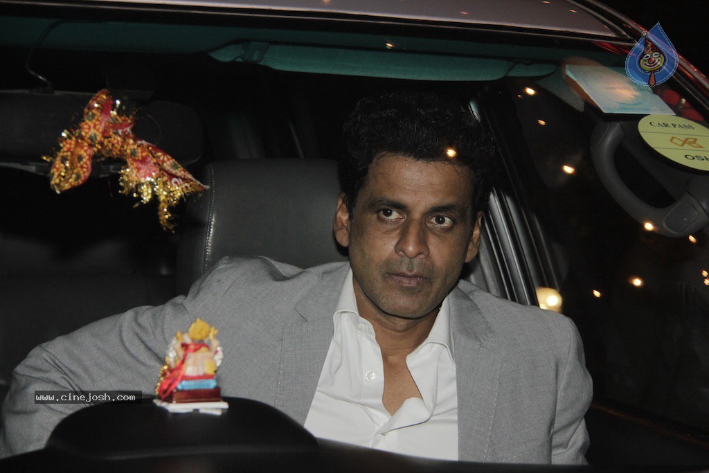Bolly Celebs at Big B Diwali Party - 79 / 133 photos