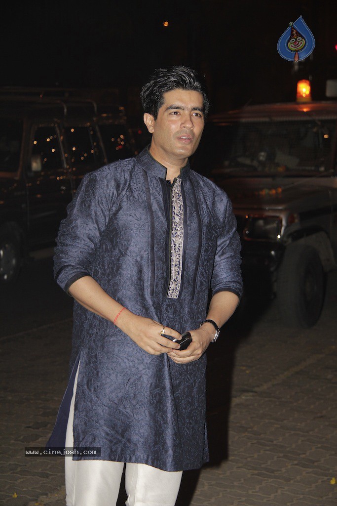 Bolly Celebs at Big B Diwali Party - 82 / 133 photos