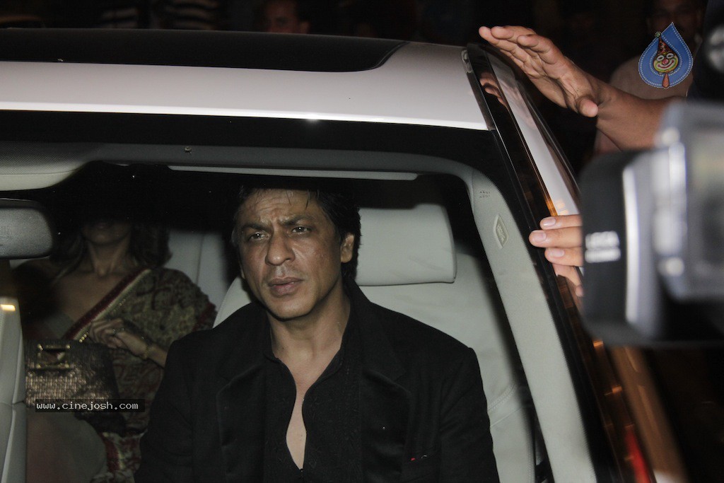 Bolly Celebs at Big B Diwali Party - 91 / 133 photos