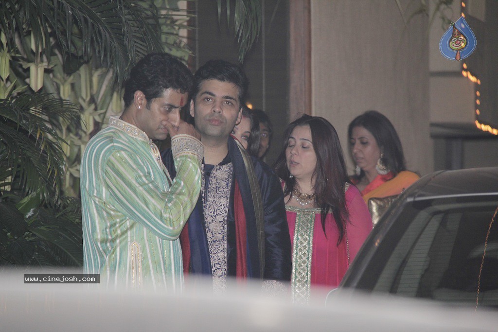 Bolly Celebs at Big B Diwali Party - 94 / 133 photos