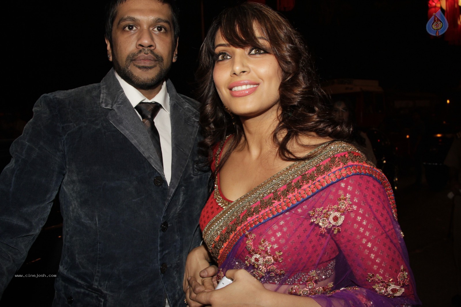 Bolly Celebs at Big B Diwali Party - 98 / 133 photos