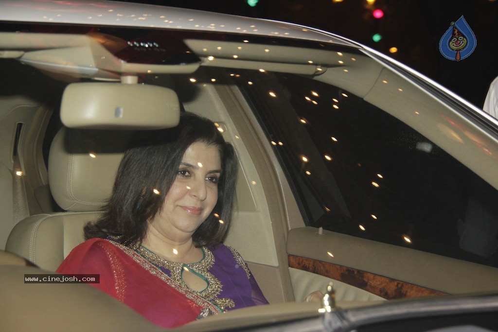 Bolly Celebs at Big B Diwali Party - 100 / 133 photos