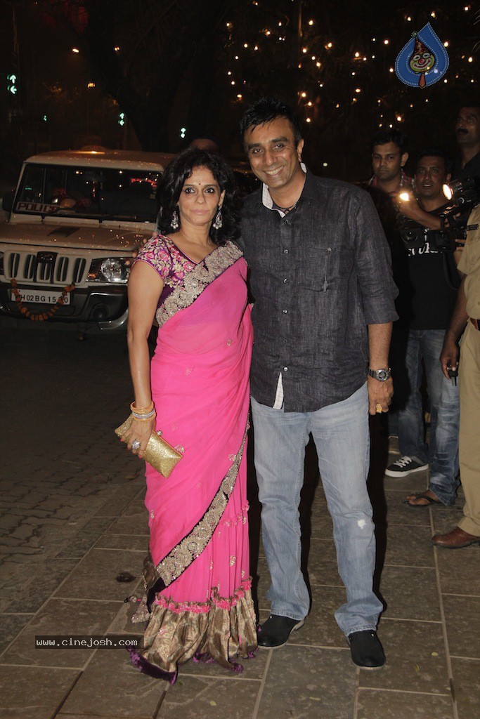 Bolly Celebs at Big B Diwali Party - 102 / 133 photos