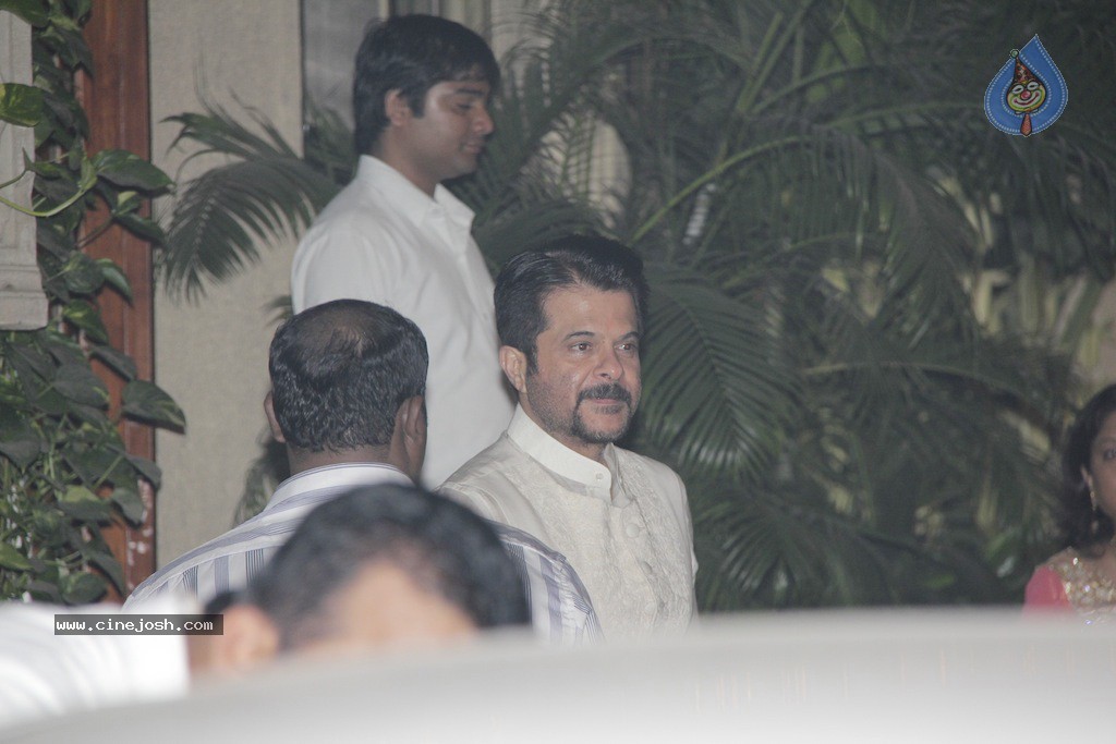 Bolly Celebs at Big B Diwali Party - 104 / 133 photos