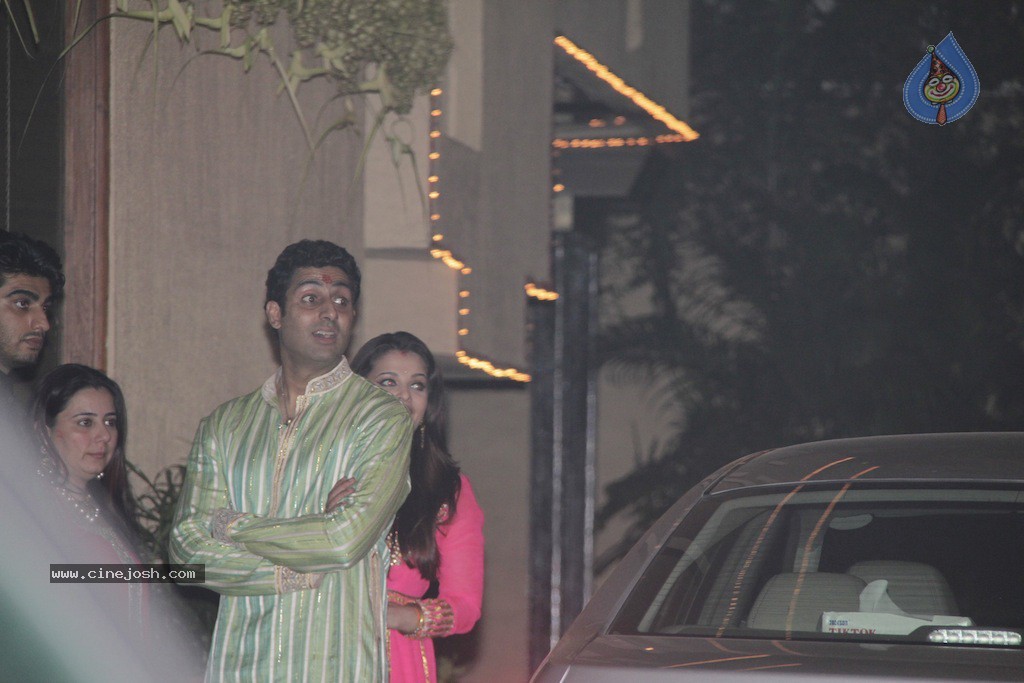 Bolly Celebs at Big B Diwali Party - 117 / 133 photos