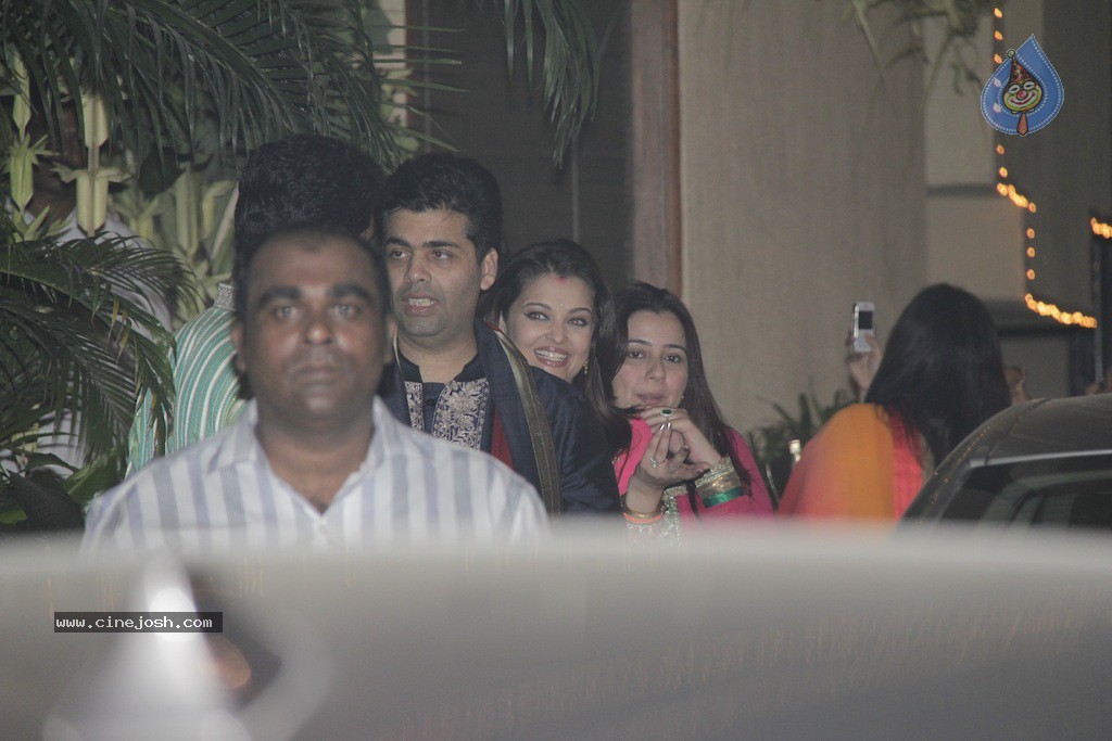 Bolly Celebs at Big B Diwali Party - 131 / 133 photos